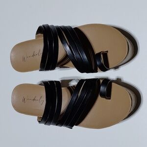 WONDERLY Women's Libby Strappy Toe   Loop Black Wedge  Sandals